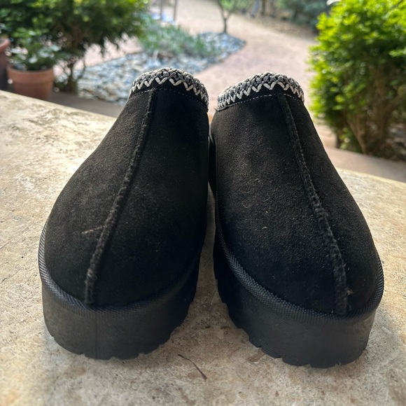 Black Suede “Ugg like” shoe/slippers. Sz 10. - Picture 1 of 6
